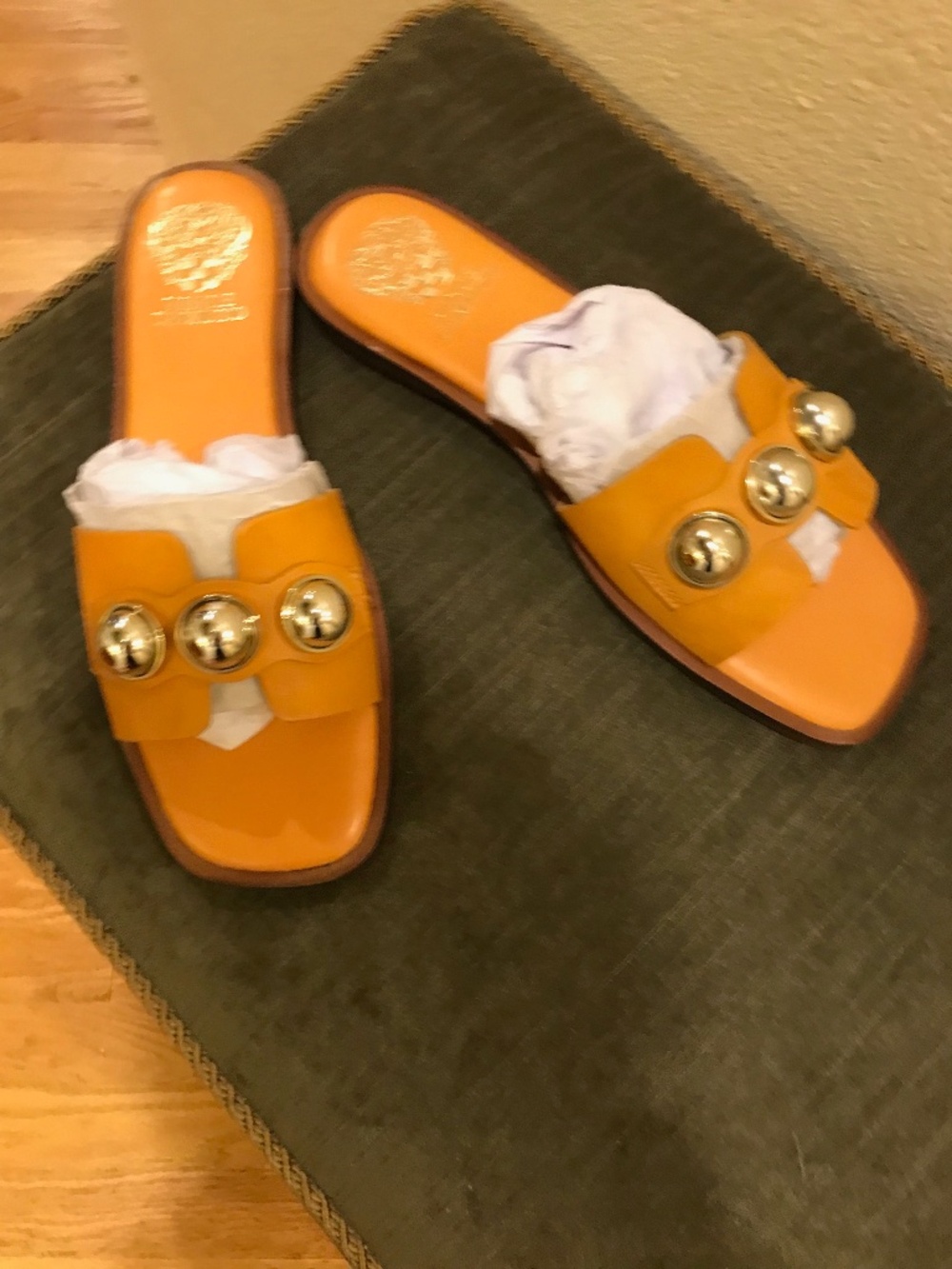 VINCE CAMUTO LEATHER SANDALS SIZE 8 MEDIUM